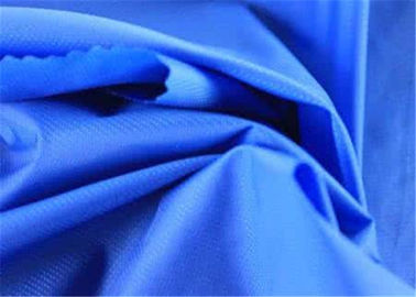 China Tela azul de la prenda impermeable del tafetán, tela de nylon cómoda del tafetán de la sensación 70d de la mano proveedor