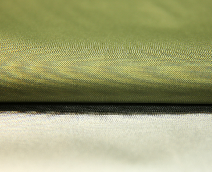La tela de nylon púrpura de Oxford 600d, llano teñió la tela elástica de nylon resistente de agua